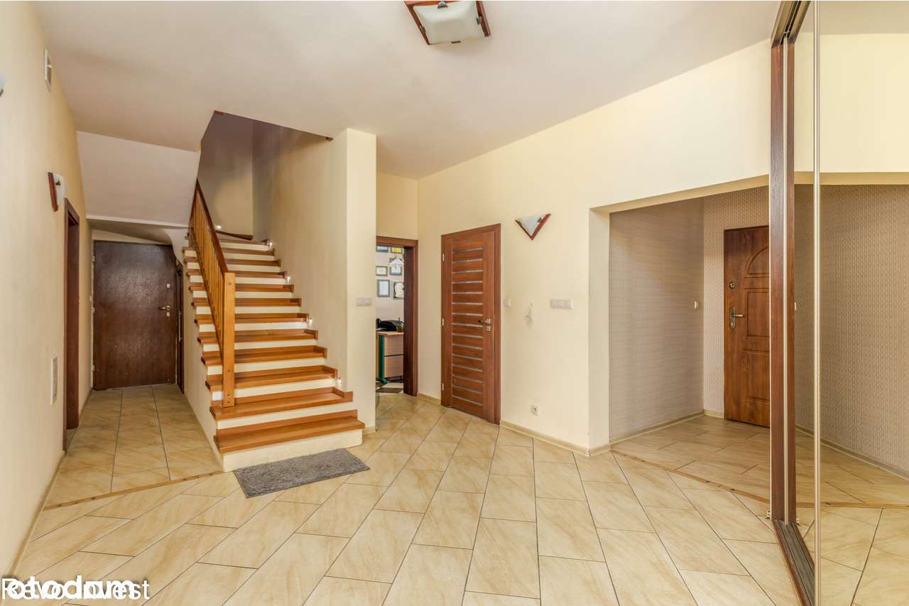 Duży nowoczesny piękny dom-11