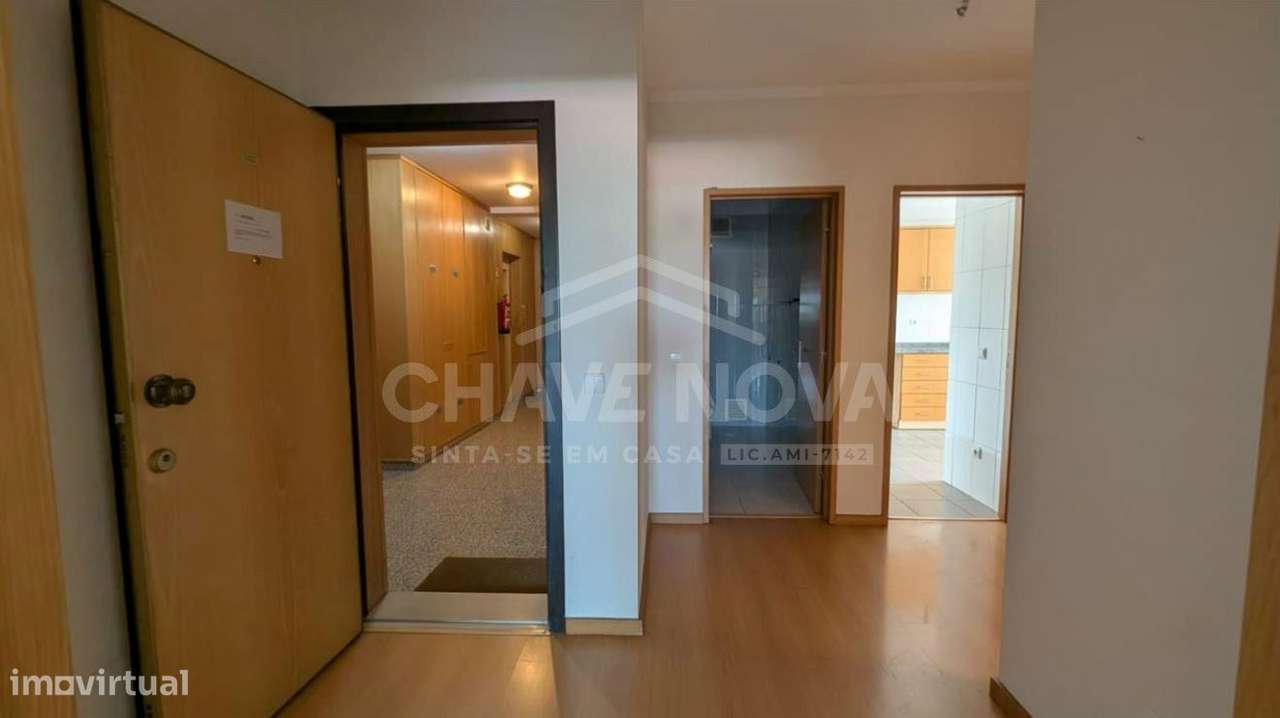 T2 c/ Varanda e Lugar de Garagem em Ermesinde - Grande imagem: 2/8