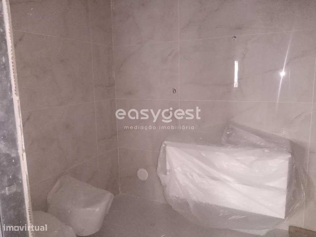 Excelente T2 novo em condomínio fechado na cidade da Covilhã - Grande imagem: 3/4