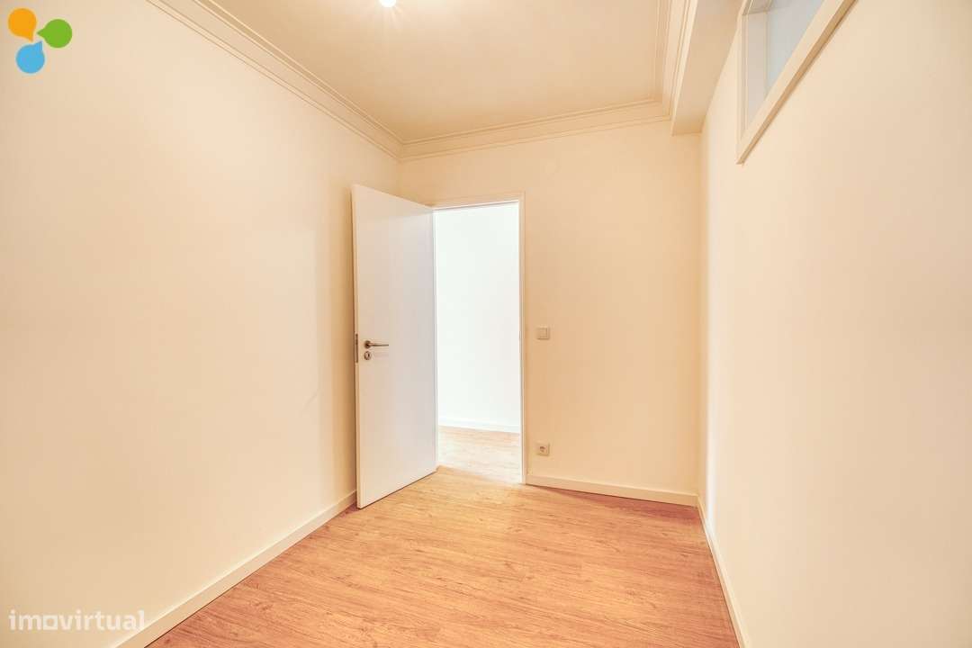 T2+1 Renovado com Varandas e Lugar de Garagem | Próximo da Rotunda da-10