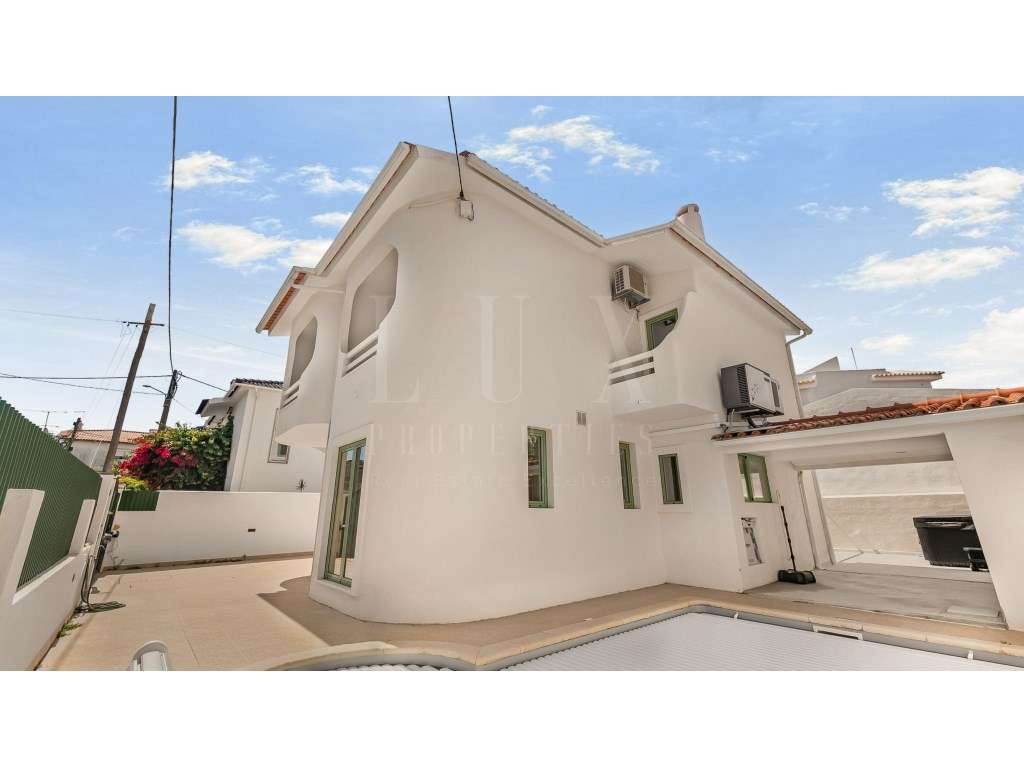 MORADIA T4 TOTALMENTE REMODELADA EM CASCAIS-50