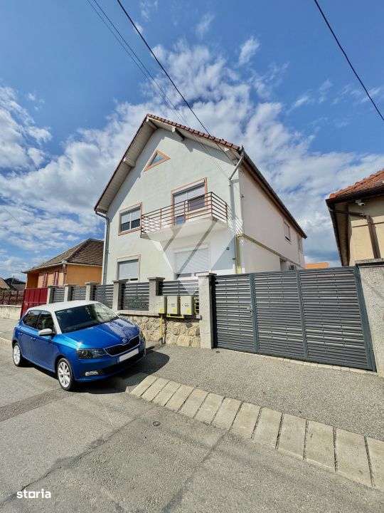Apartament la casa – 4 camere + demisol util + curte si garaj Sibiu - Imagine principală: 1/15