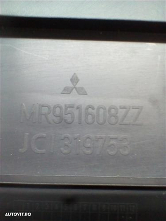 Ornament interior dreapta stalp central Mitsubishi Colt 6 Z30 An 2003-2009 cod MR951608ZZ - 6