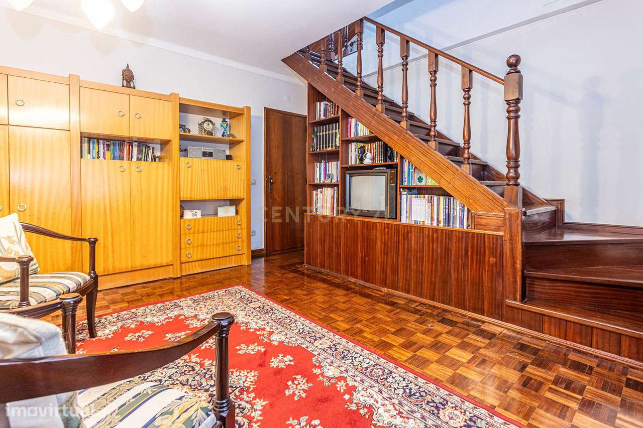 Moradia com características únicas na Aroeira-18