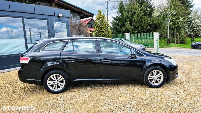 Toyota Avensis 1.8 Premium - 11