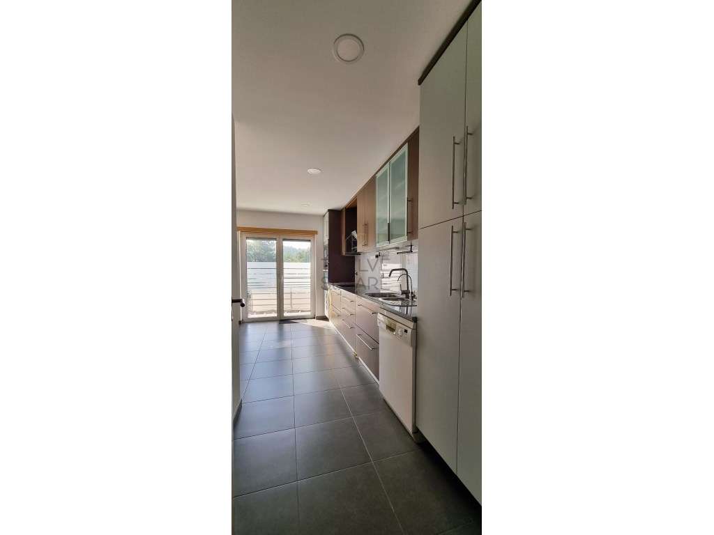 Apartamento T3 em Leiria, em muito bom estado de conservação.-12