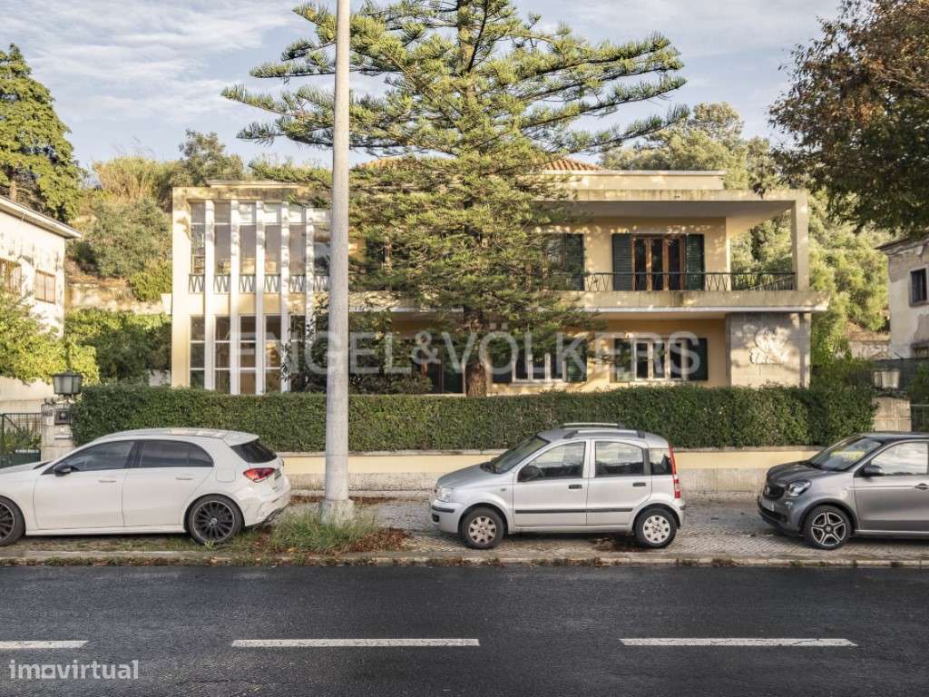 Moradia Isolada com Terreno de 1.300 m² em Alvalade-40