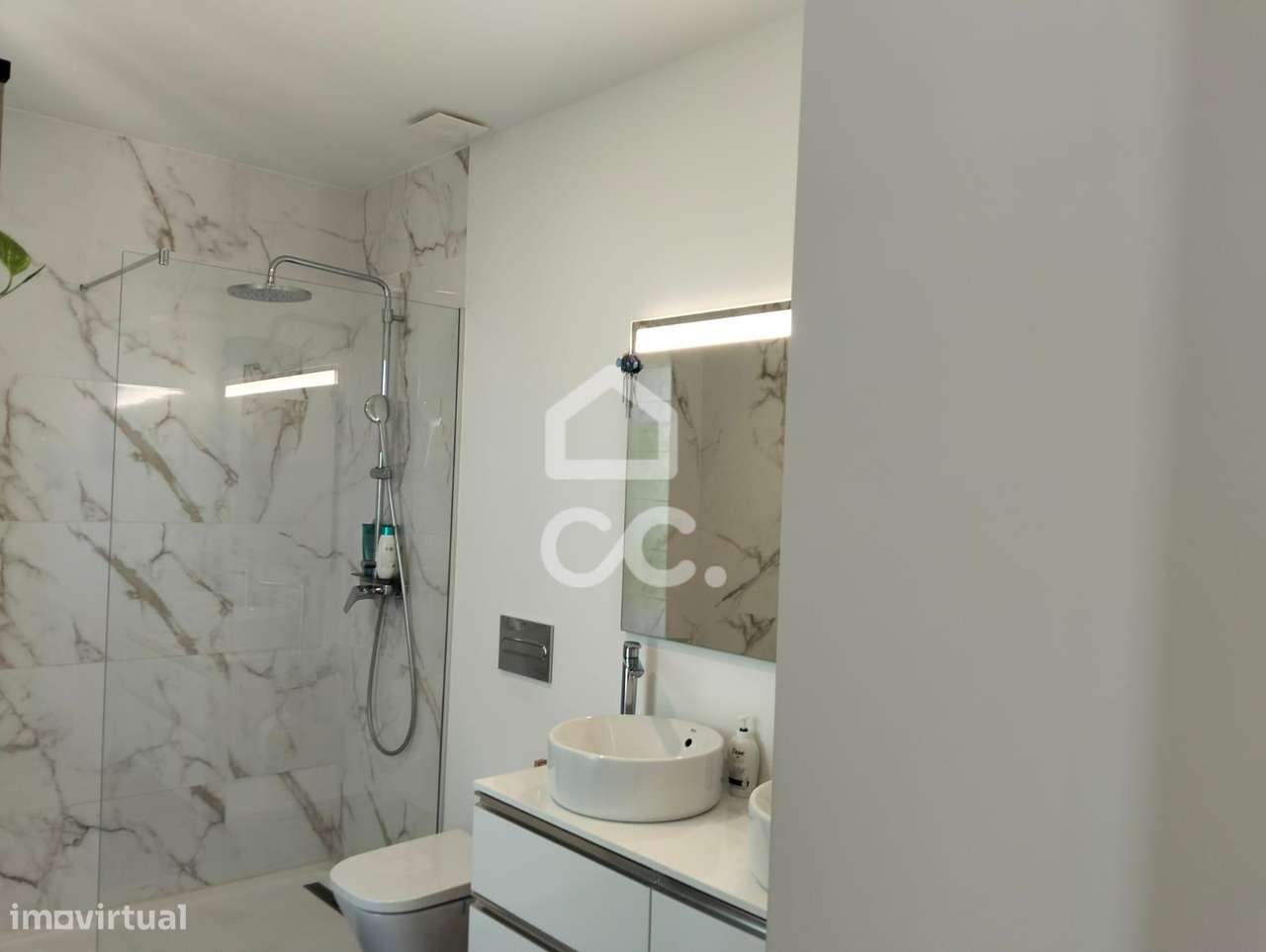 MORADIA T3 COM PISCINA-23