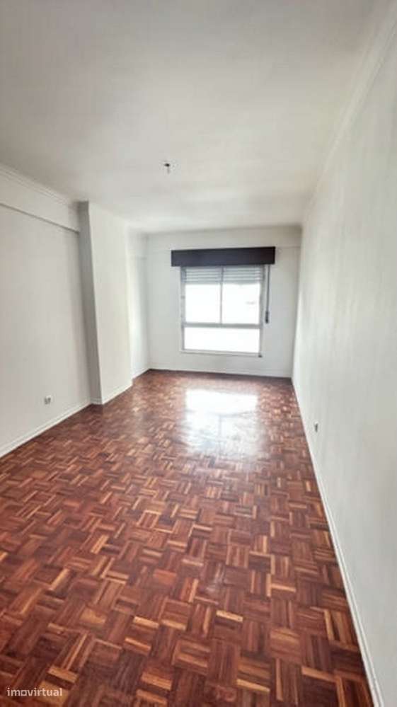 Apartamento T2 à venda na Avenida Santa Maria, Cacem-8