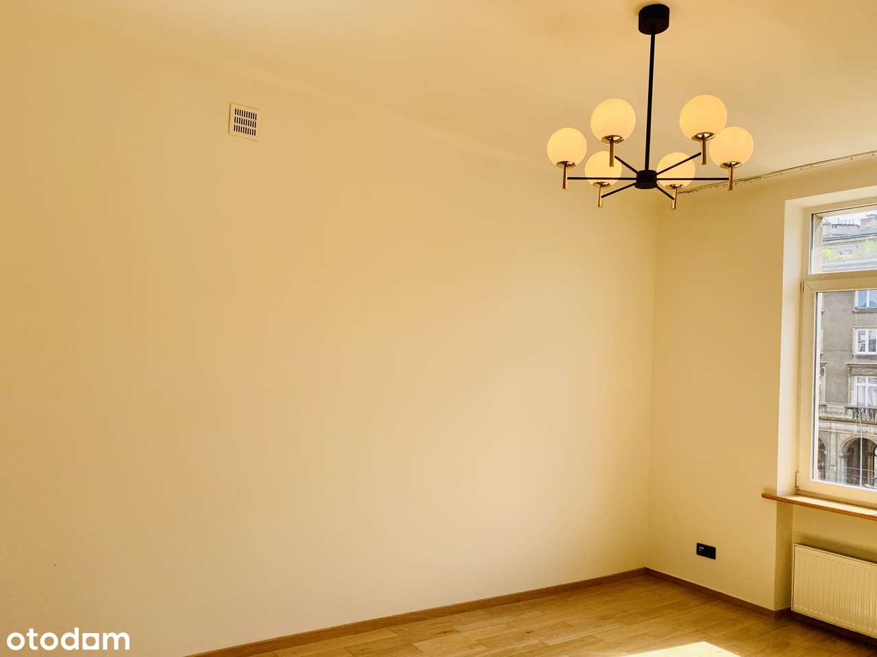 Plac Centralny,2 pokoje, po remoncie, winda, słoneczne, do wejścia-8