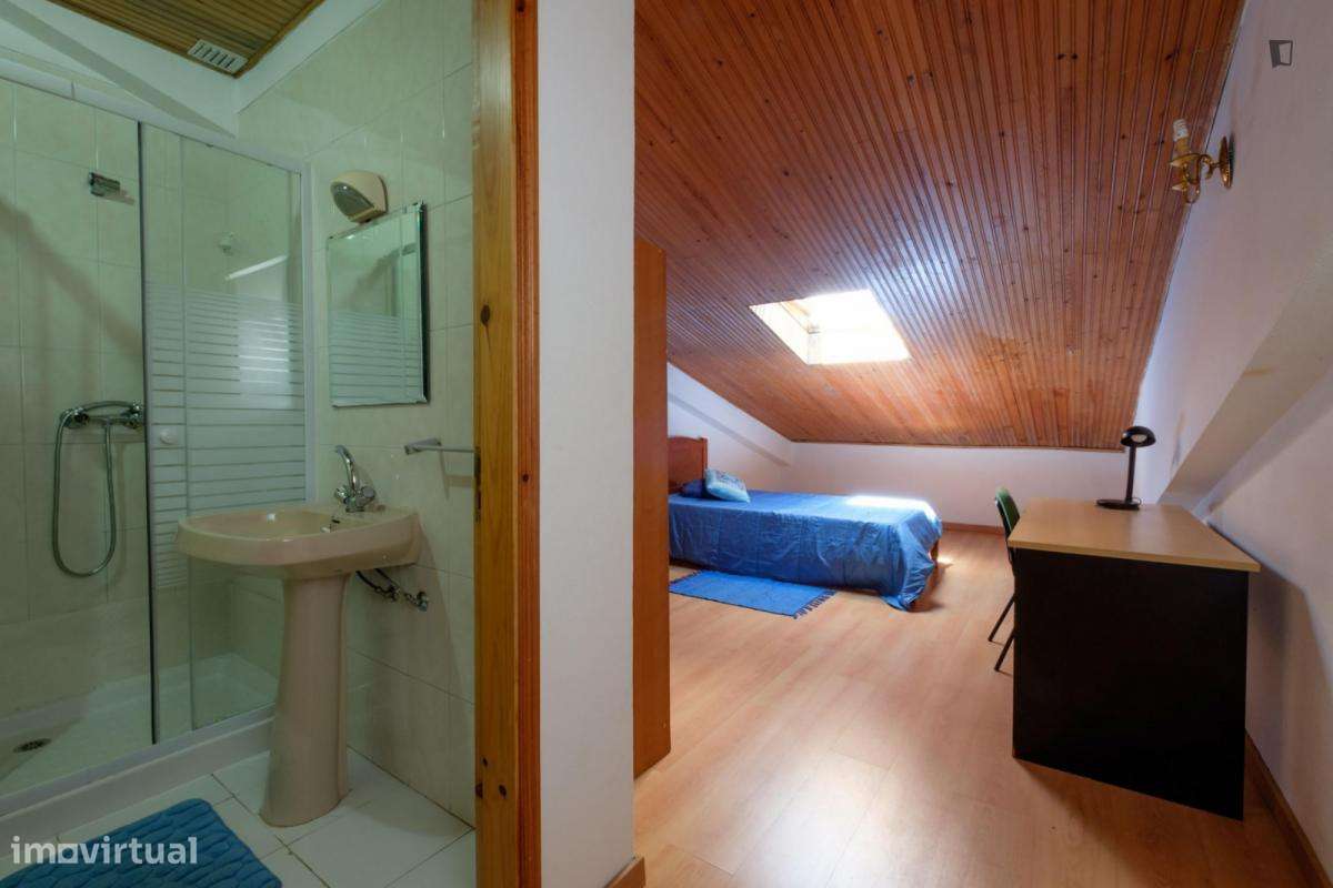 Quarto - localizado em Conchada Coimbra - Grande imagem: 4/6