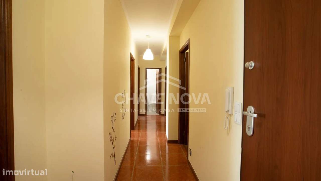T2+1 c/ Lugar de Garagem e Arrumos em Mafamude (Laborim)-3