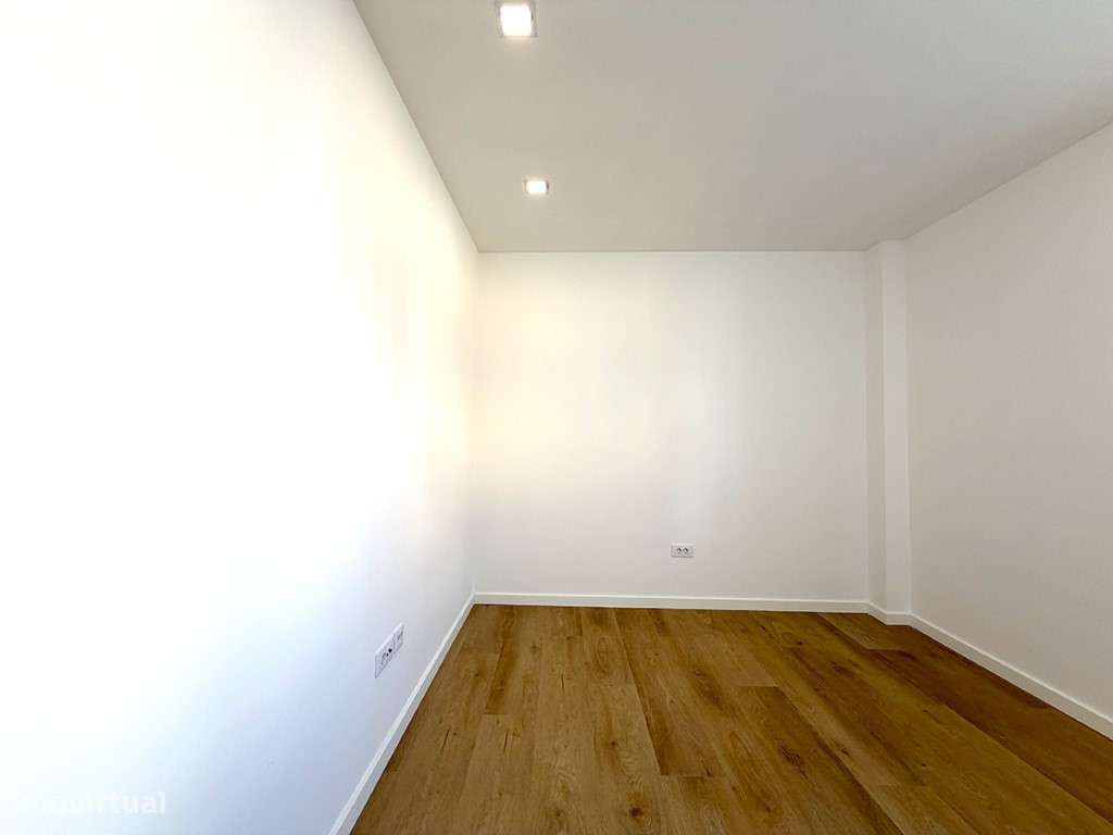 Moradia T3+2 a venda e a Estrear no Centro da Costa da Caparica .A ...-14