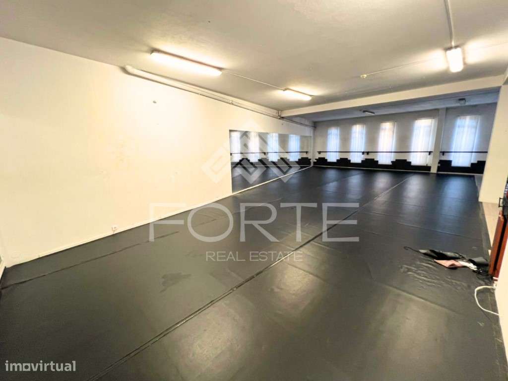 Espaço Comercial c/ armazém-12