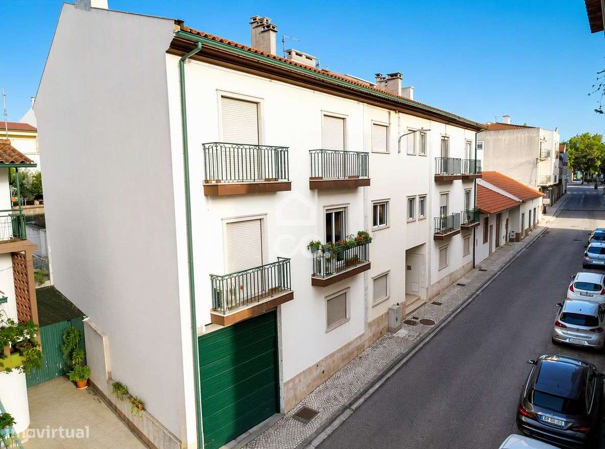 Apartamento T3 com garagem, arrumo e churrasqueira no centro do Avelar-30