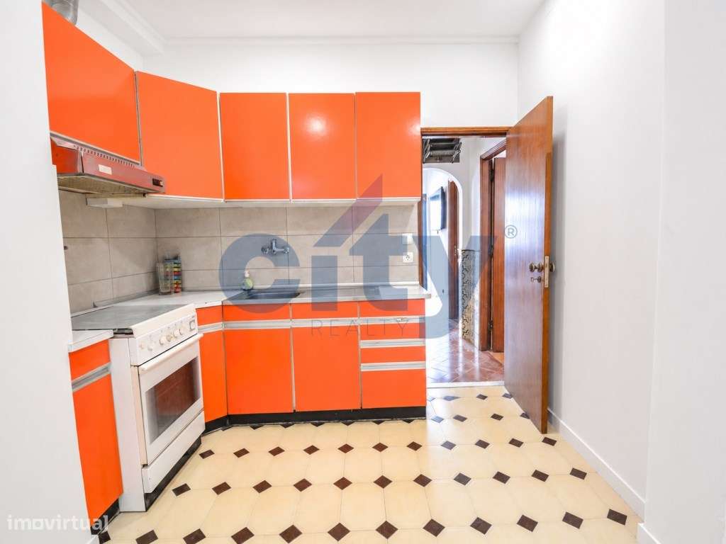MORADIA EM BANDA , T3 A APENAS 170M DO METRO ODIVELAS-16