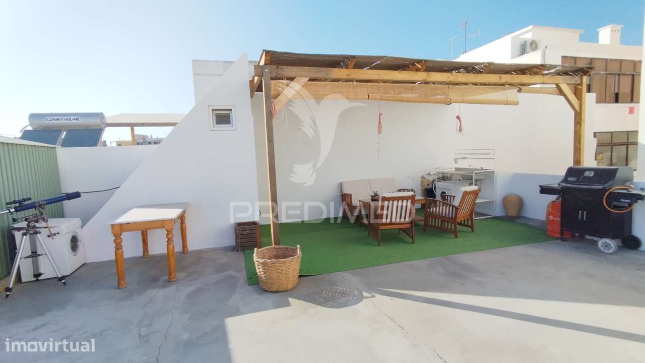 Moradia com 5 estudios quintal e terraço centro Olhao - Grande imagem: 3/36