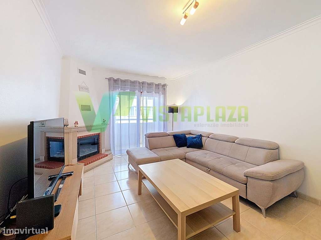 Apartamento T2 com duas casas de banho e espaço de garagem-6