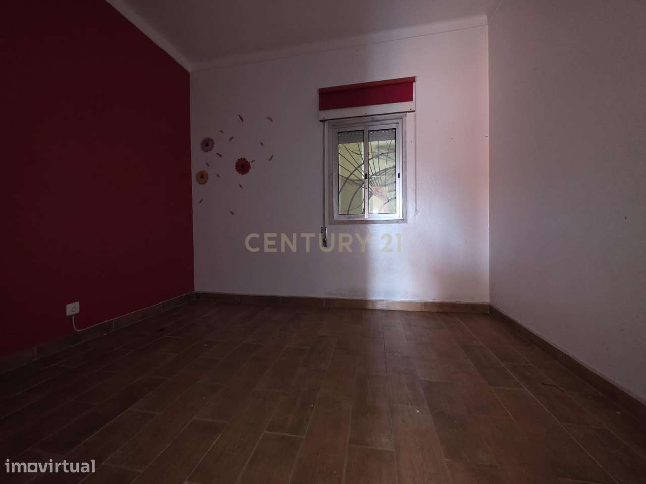 EXCELENTE INVESTIMENTO, PRÉDIO COM 3 FRAÇÕES E GARAGEM PARA 5 CARROS-27