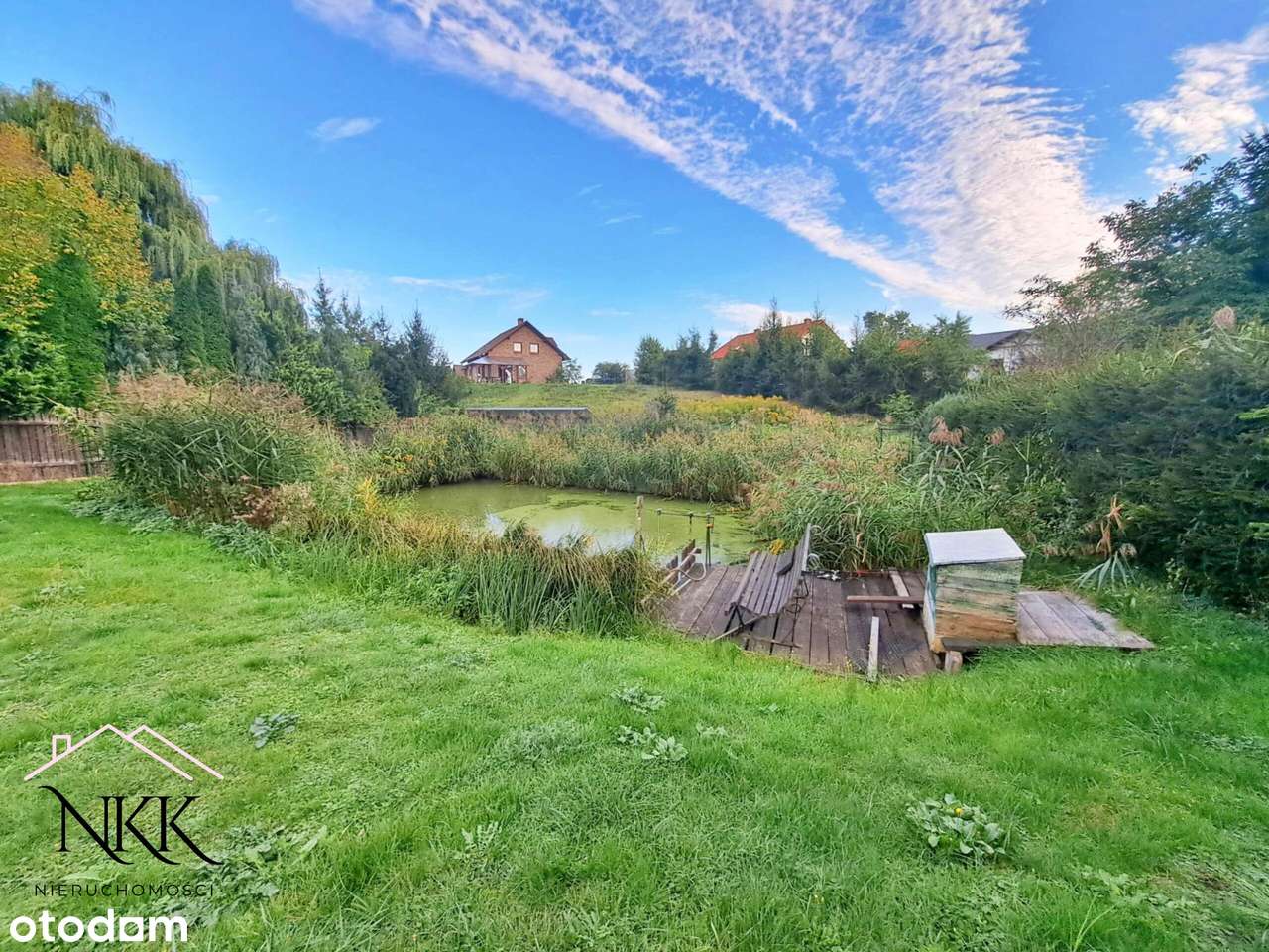 Rodzinny dom z pięknym ogrodem, stawem i 2 garażami -Lubniewice-3