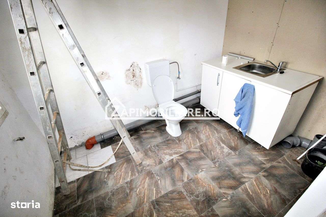 Spatiu comercial cu vitrină la strada si baie proprie - Imagine principală: 4/5