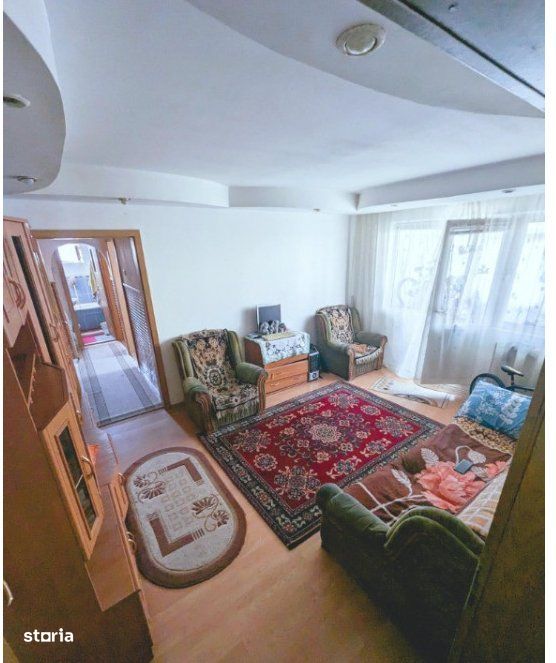 Mircea cel Batran- apartament 3 camere semidecomandat