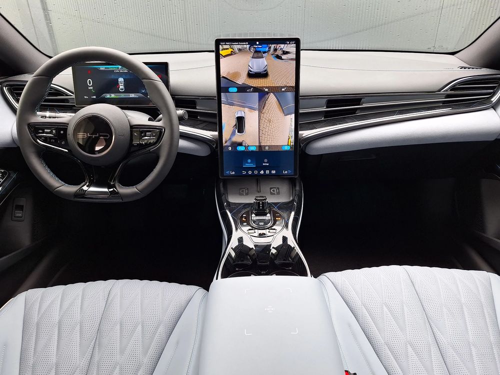 DEMO / Zasięg 570 km / Dynaudio® / Kamera 360