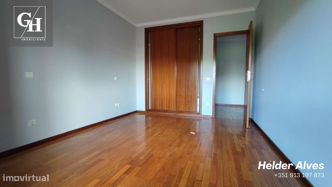 Apartamento T2 em Calendário com garagem fechada-17