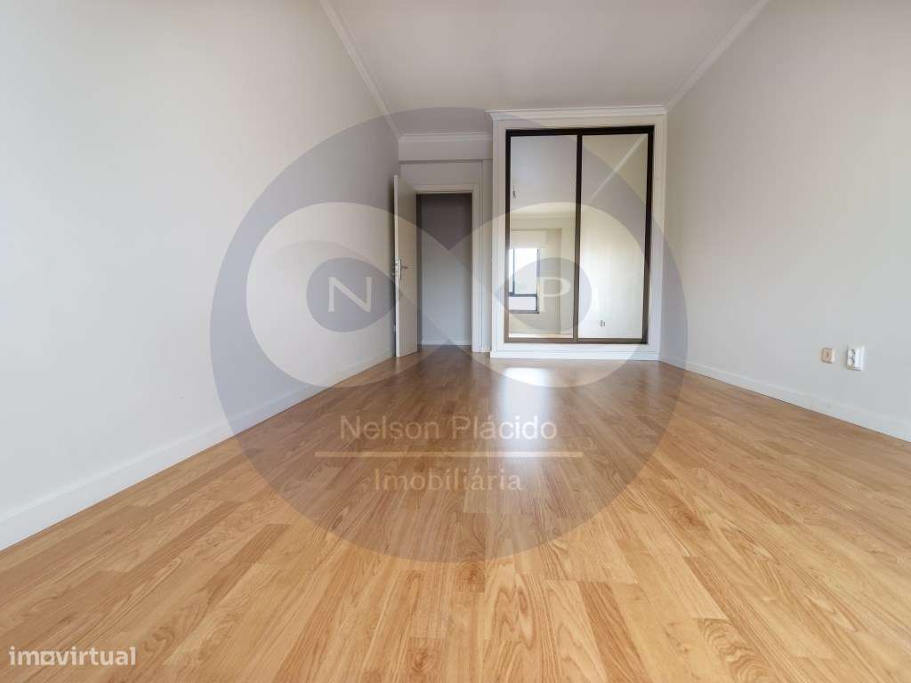 Apartamento T1 com Lareira, excelentes Áreas, na zona central de Ma...-6
