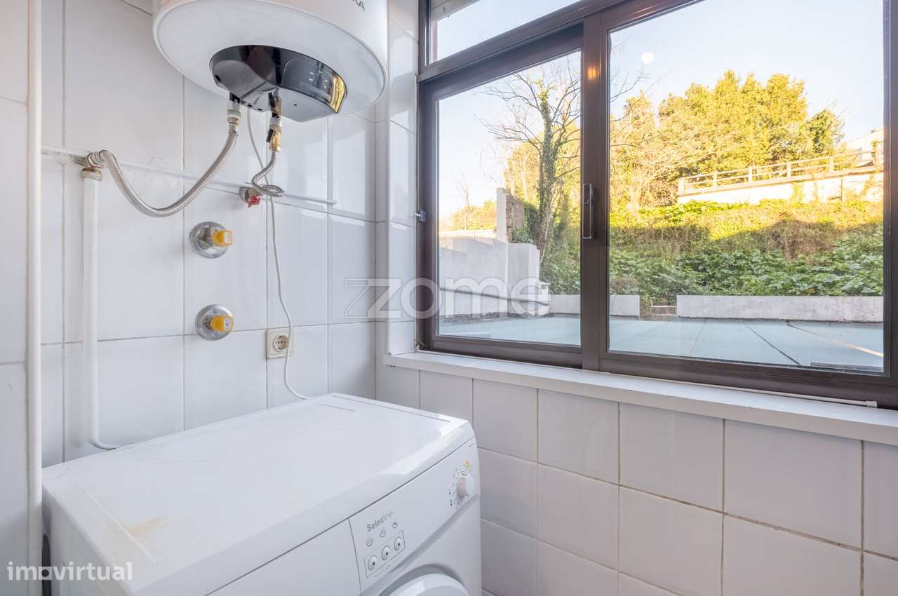 Apartamento T2 com lugar de garagem na Praça das Flores, Porto - Grande imagem: 5/32