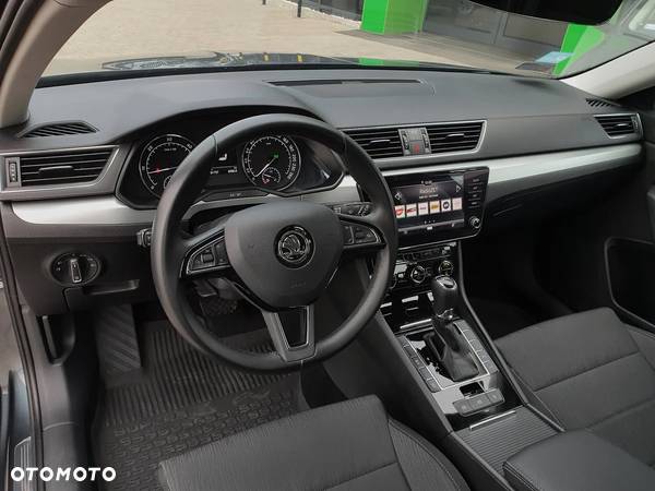 Skoda Superb 2.0 TDI Ambition DSG - 9