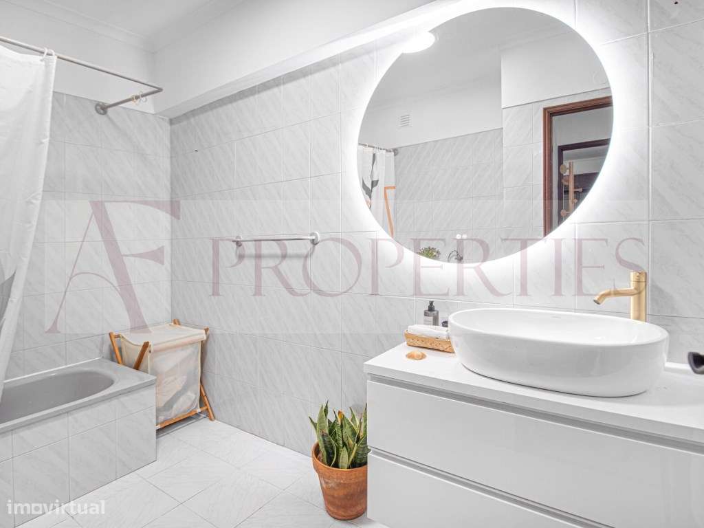 Apartamento T2 Luminoso e Remodelado em Zona Tranquila da Rinchoa-11