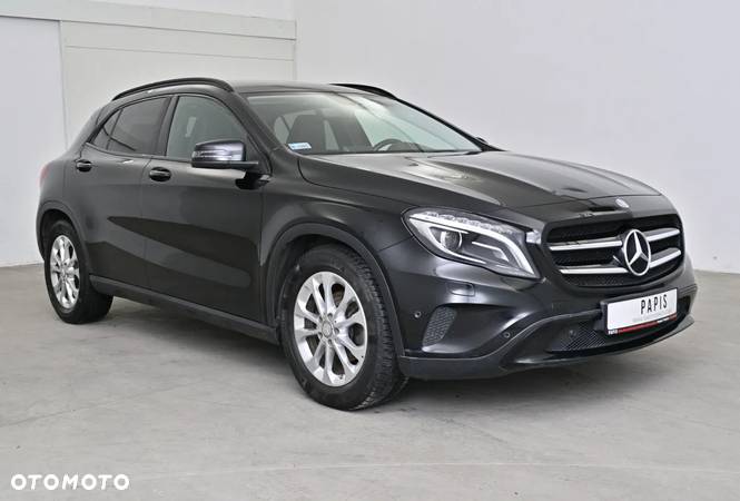 Mercedes-Benz GLA 200 7G-DCT Urban - 10