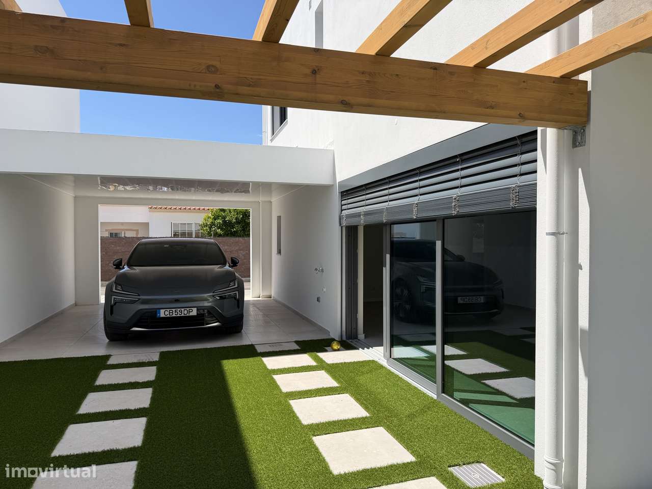 Moradia T4 com piscina, terraço e garagem em Ferreiras-37