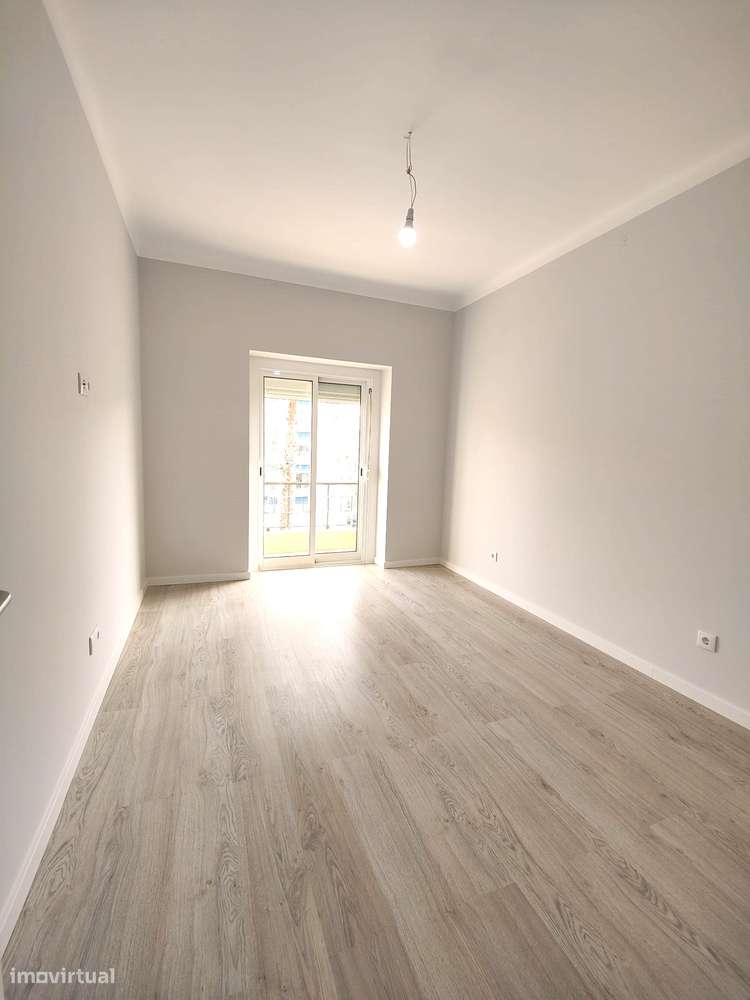 CASA ABERTA Apartamento T3, renovado, disponível de imediato - Grande imagem: 5/10
