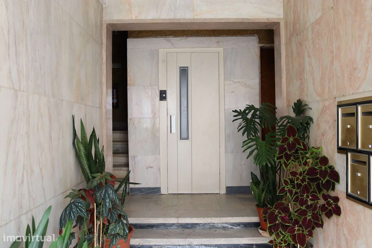 Apartamento t3 à venda na Avenida Patrão Joaquim Lopes - Grande imagem: 5/16