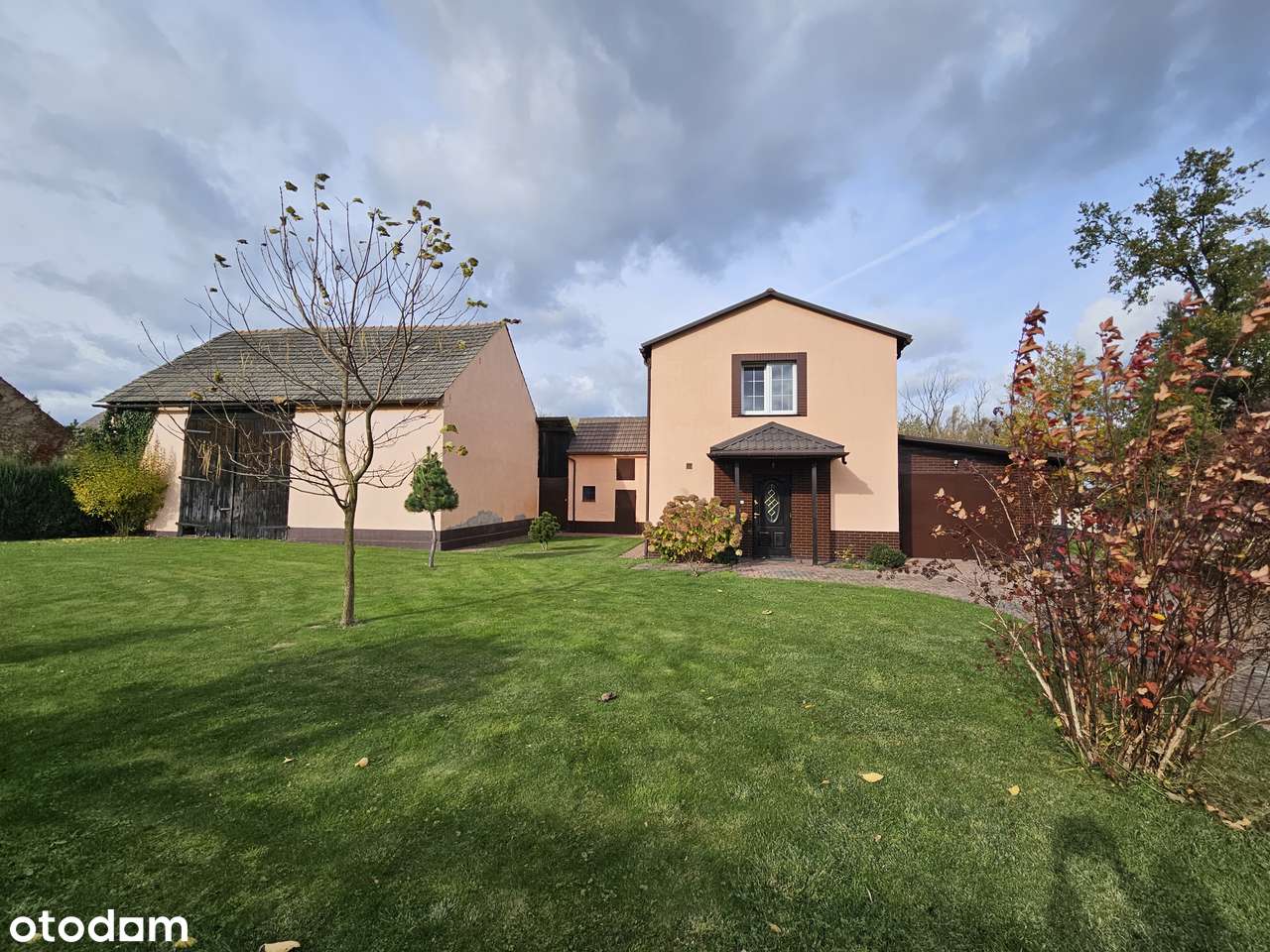 Dom z zabudowaniami gospodarczymi-15