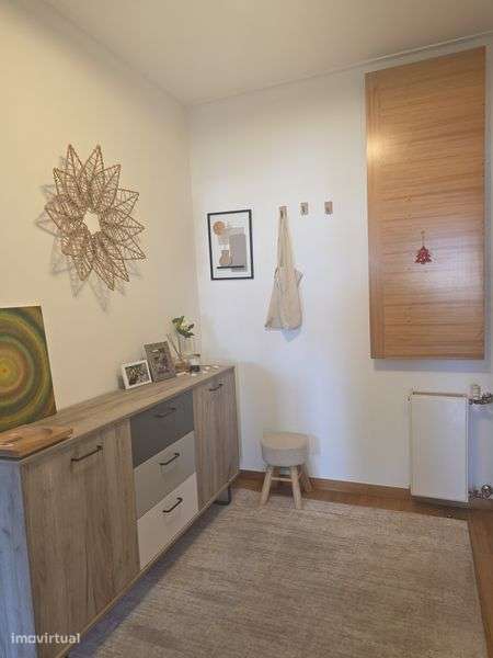 Apartamento T2 c/ garagem fechada, para arrendamento!!