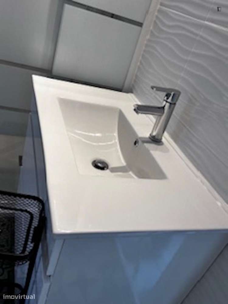 Quarto - localizado em Montes Claros Coimbra - Grande imagem: 2/10