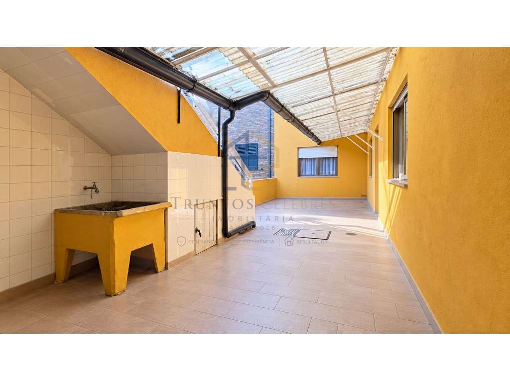 Moradia V5 com Quintal, Anexo e Terraços a 100mt da praia das Caxin...-11