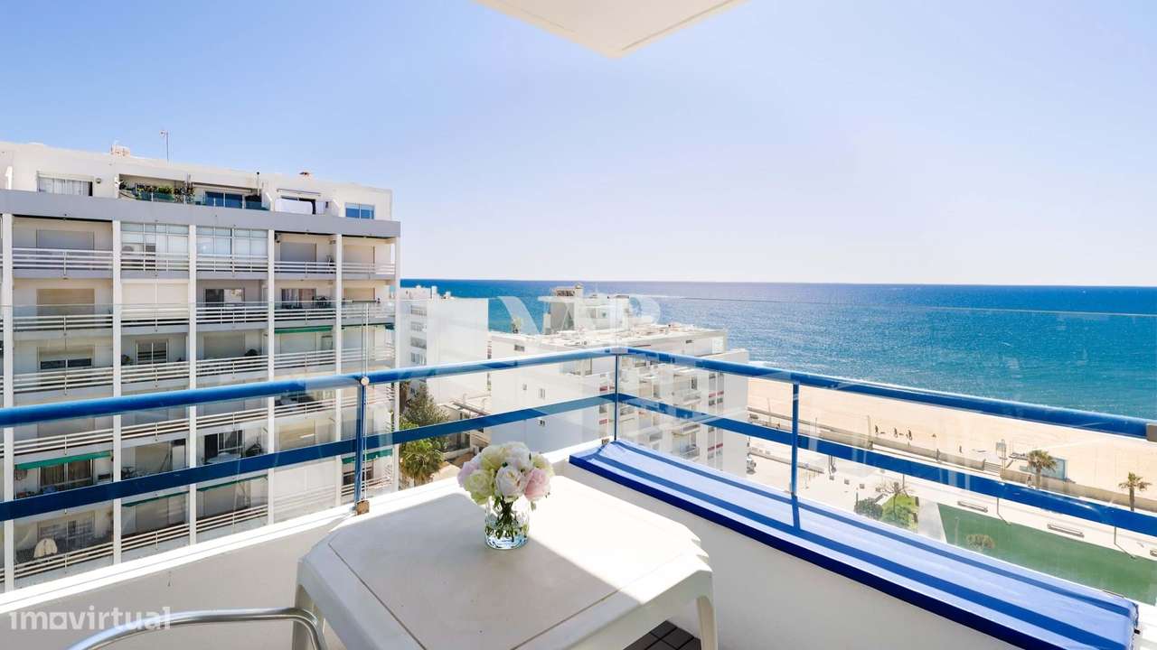 Apartamento T2+1 Renovado com Vista Mar Frente ao Calçadão em Quarteir - Grande imagem: 2/20