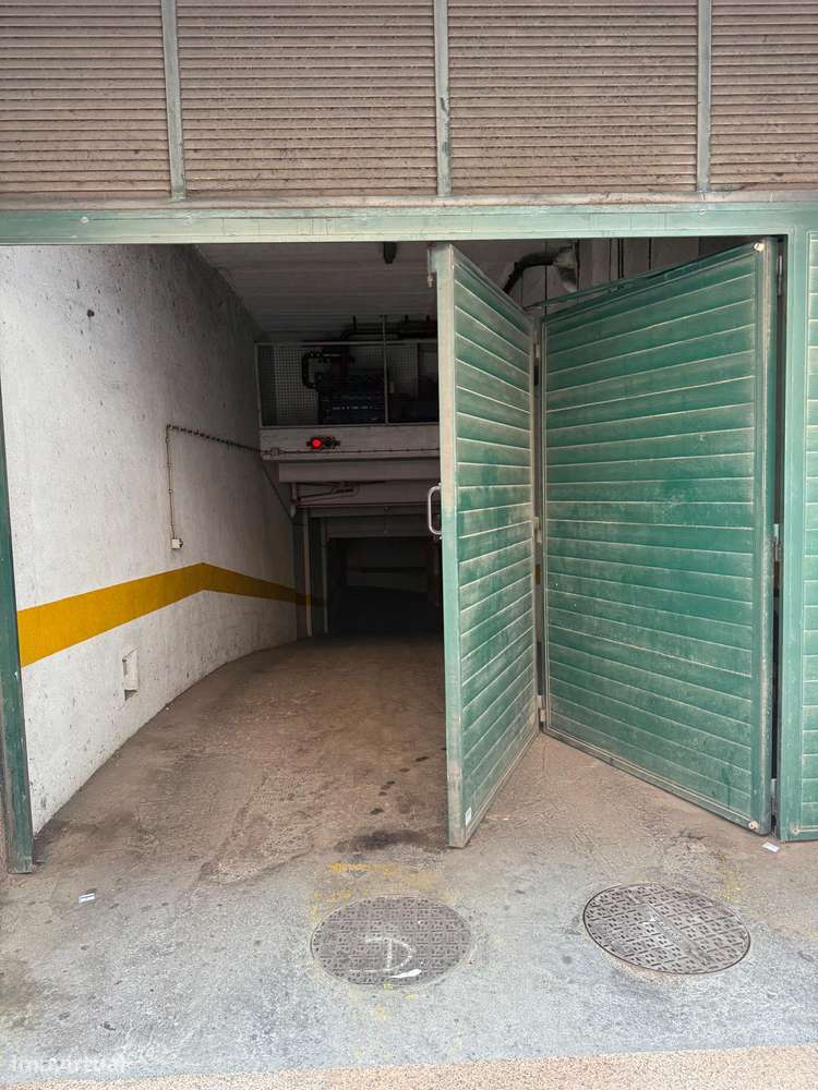 Carregador Elétrico com lugar de garagem particular - Grande imagem: 4/5