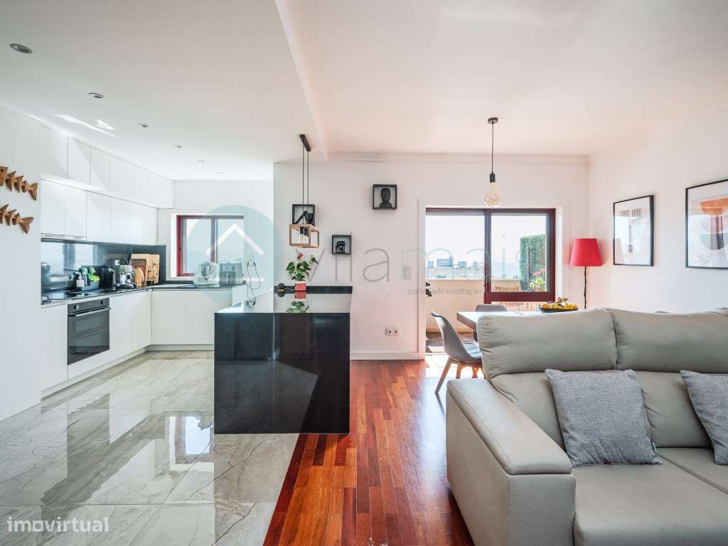 T2 à Venda na Areosa, Porto | Renovado, Garagem e Vista Mar-1