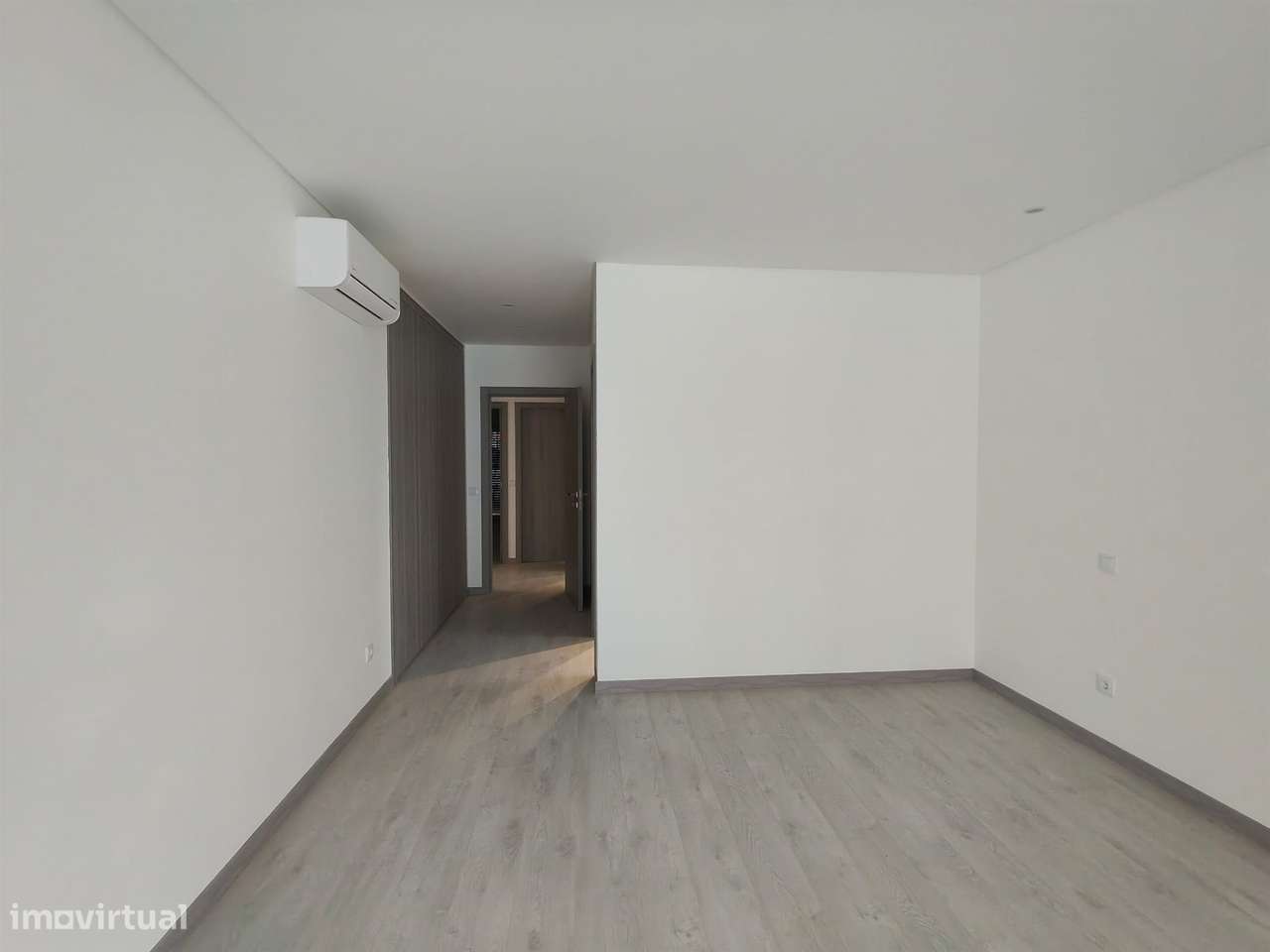 Moradia T3 / Nova / Terreno / Churrasqueira / Ar condicionado / Santa-8