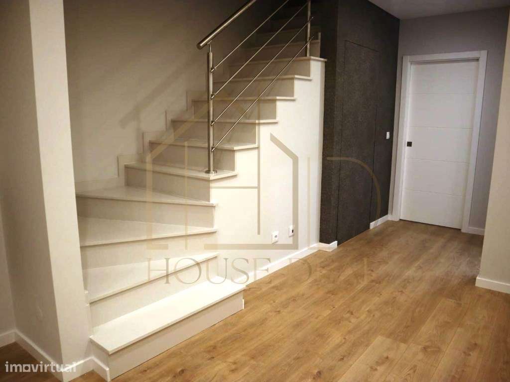 QUASE PRONTA! Magnífica Moradia T3 com Garagem. Quinta do Conde - Grande imagem: 4/36