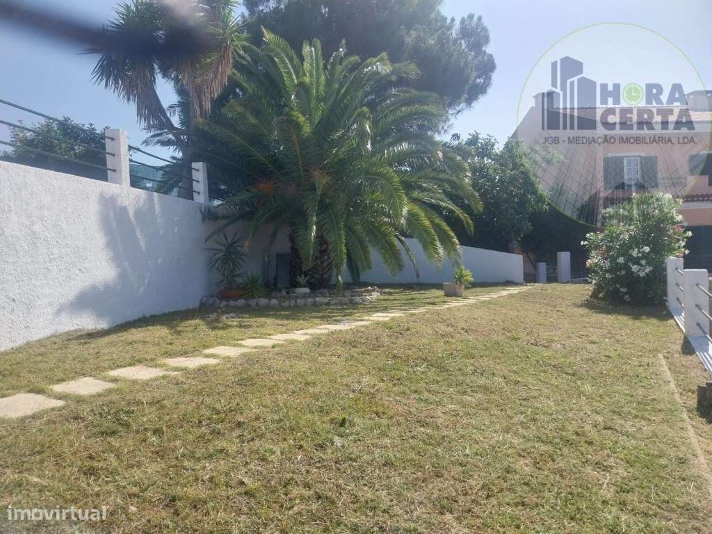 Moradia V4 com piscina em Setúbal!-30