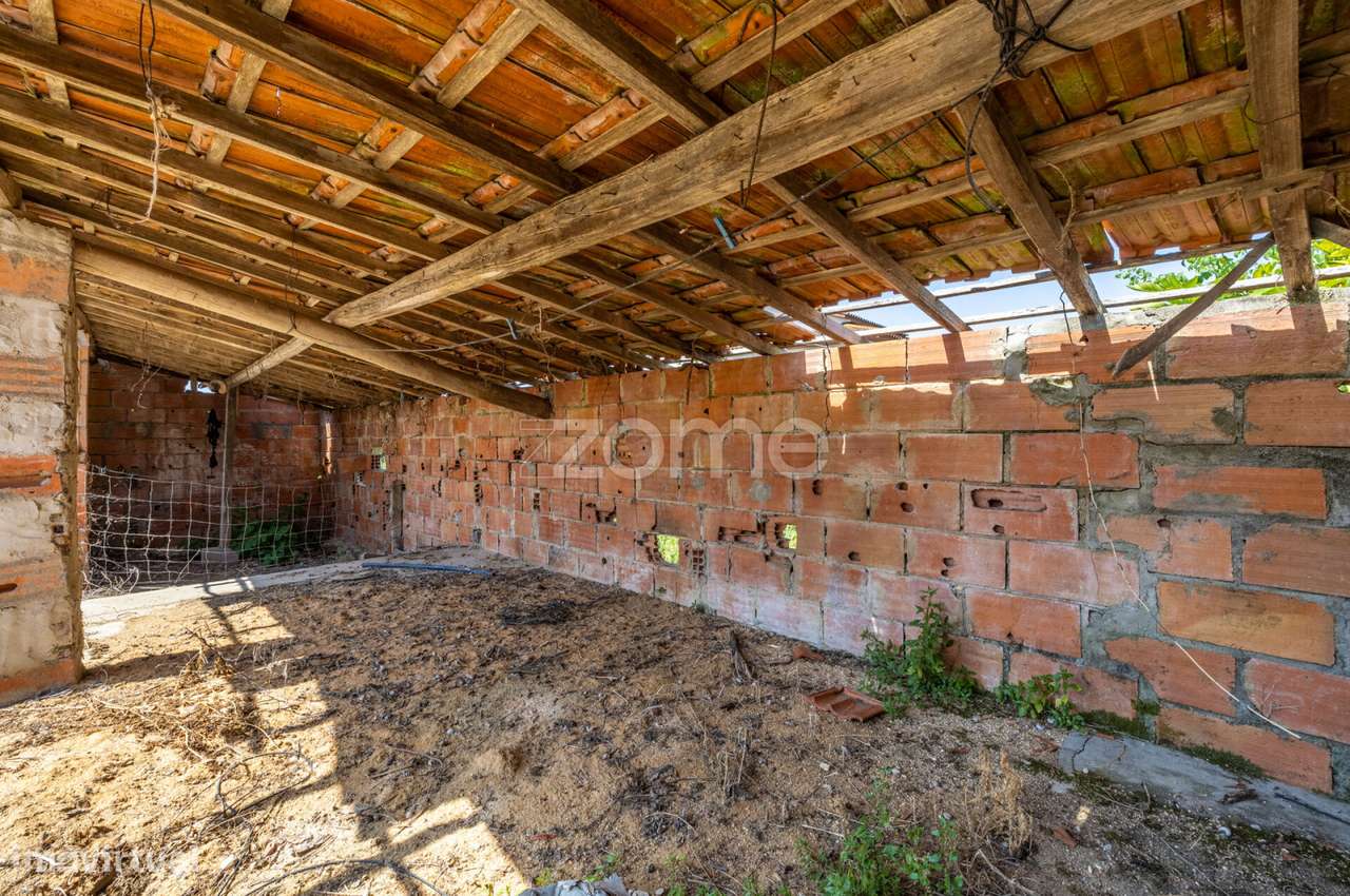 Moradia T2 || Para Reconstrução || Lote com 1.075m2-20