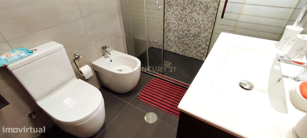 Apartamento T2+2 Duplex em Santa Clara – Espaço, Conforto e uma Vista-9