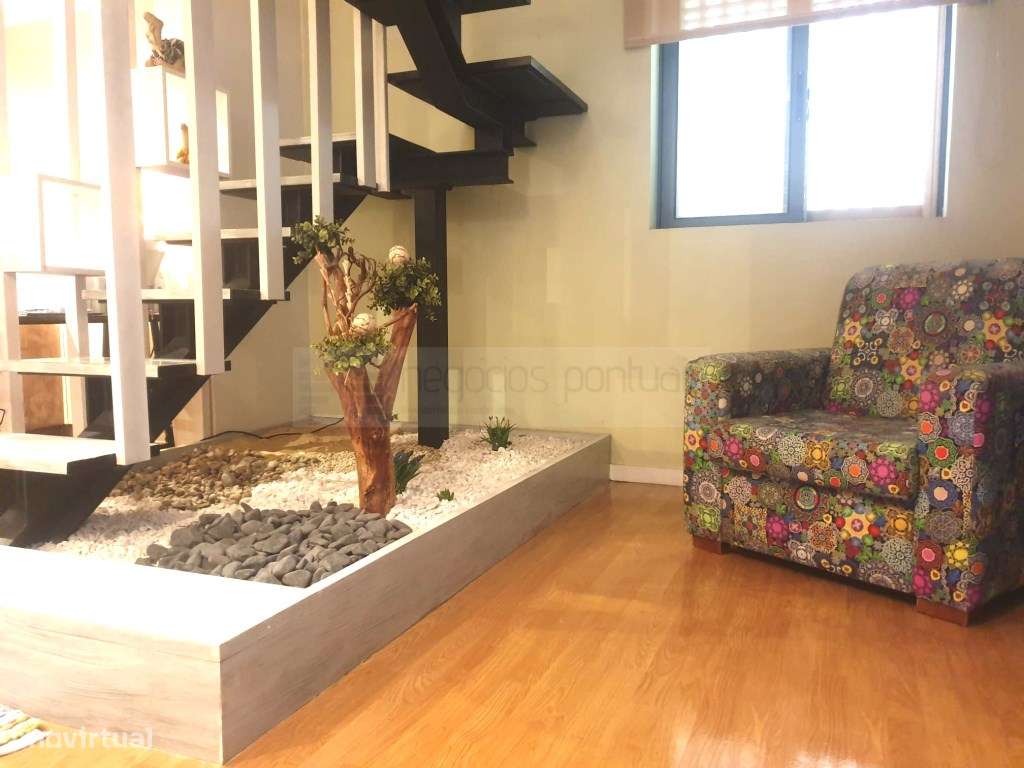 Moradia Gaveto T3 mais escritório e um apartamento T2-23