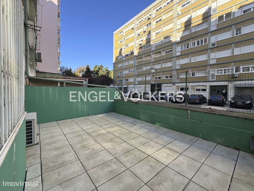 Apartamento T2 com Terraço em Carnide - Grande imagem: 1/36